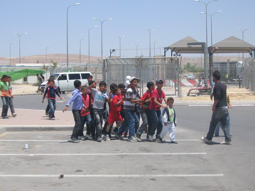 ����� ����